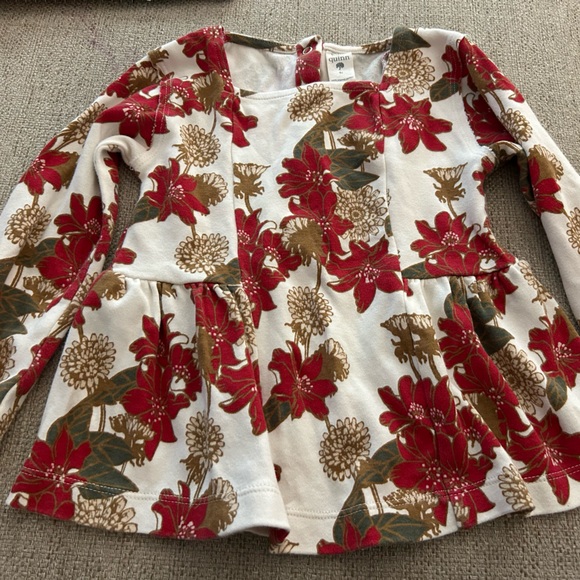 Beautiful poinsettia Kate Quinn top - Picture 4 of 5